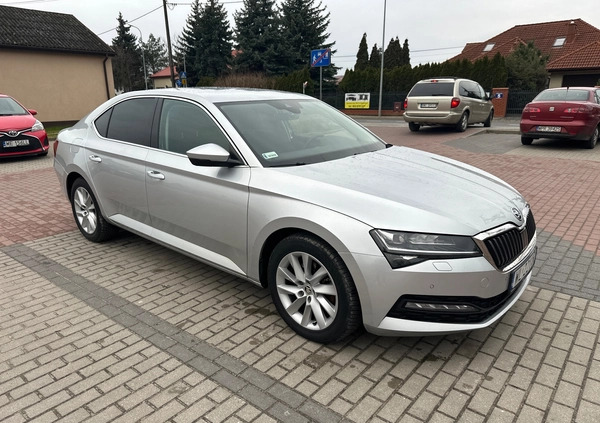 Skoda Superb cena 74900 przebieg: 237000, rok produkcji 2020 z Słupsk małe 529
